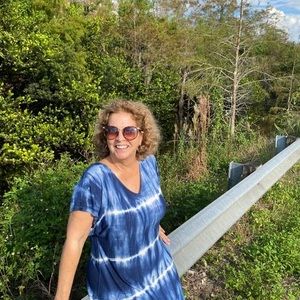 Meet your Posher, Deisy